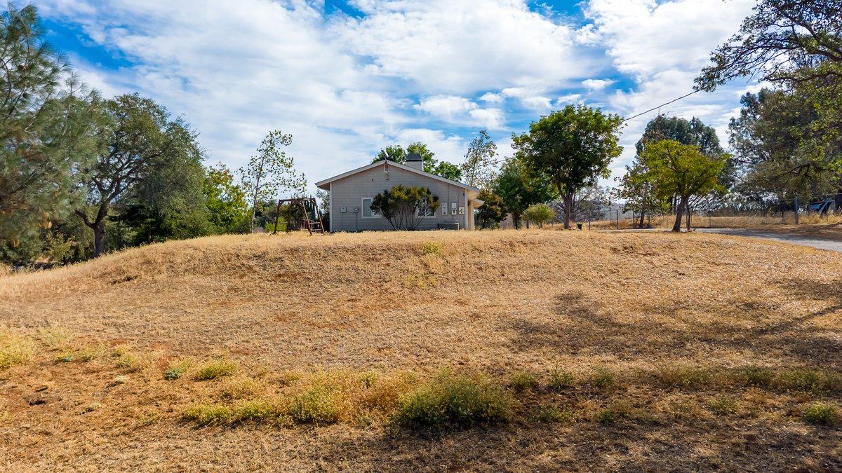 2422 Cheyenne Rd, Copperopolis, CA 95228