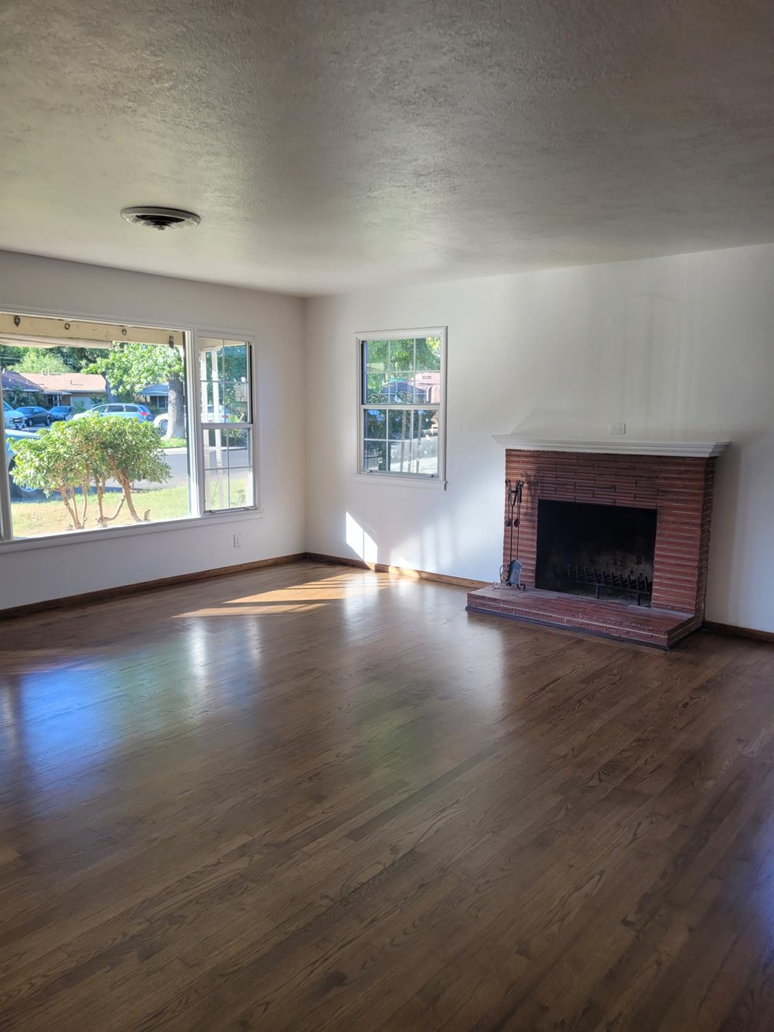 1310 Crescent Dr, Modesto, CA 95350