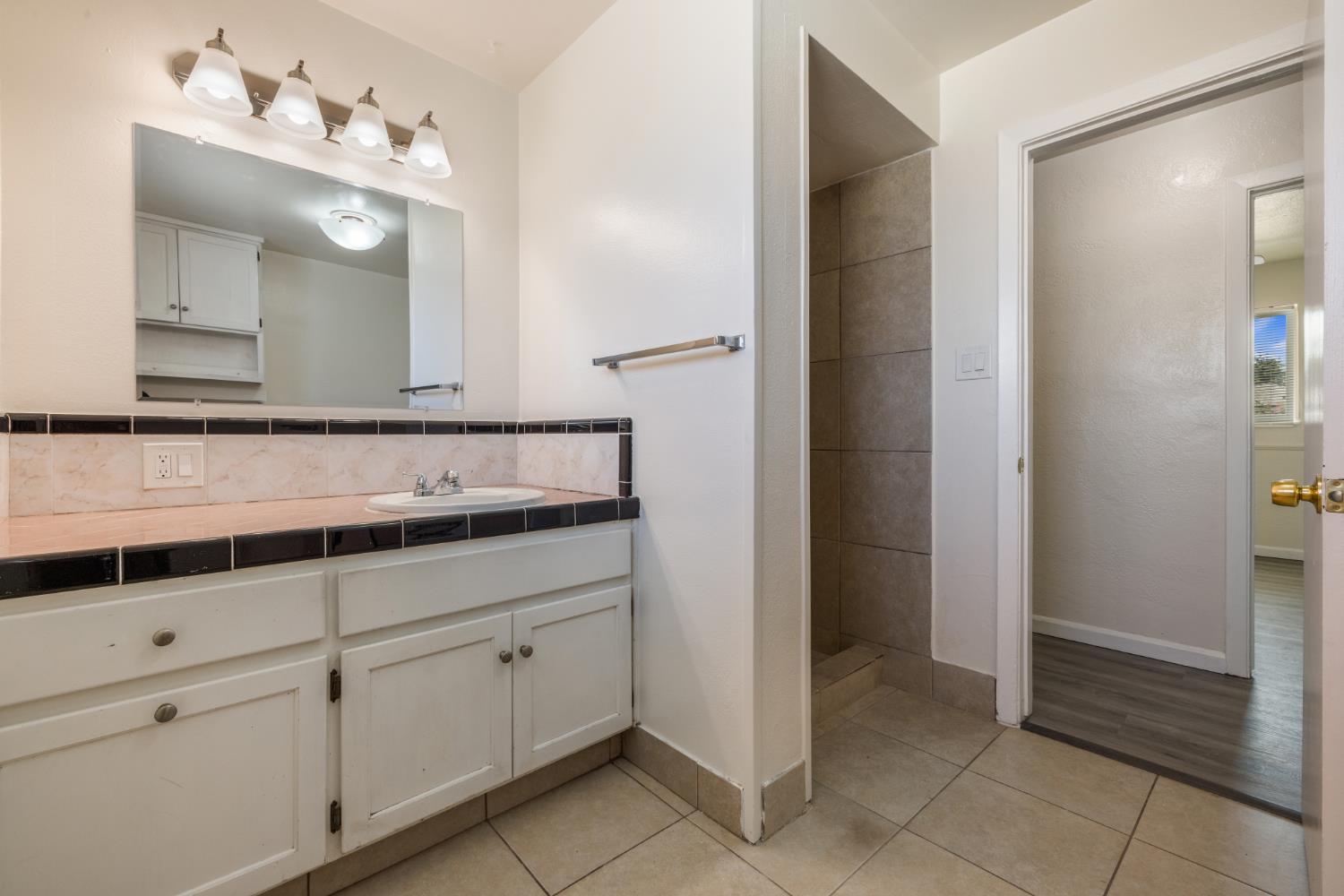 418 Lupton St, Manteca, CA 95337