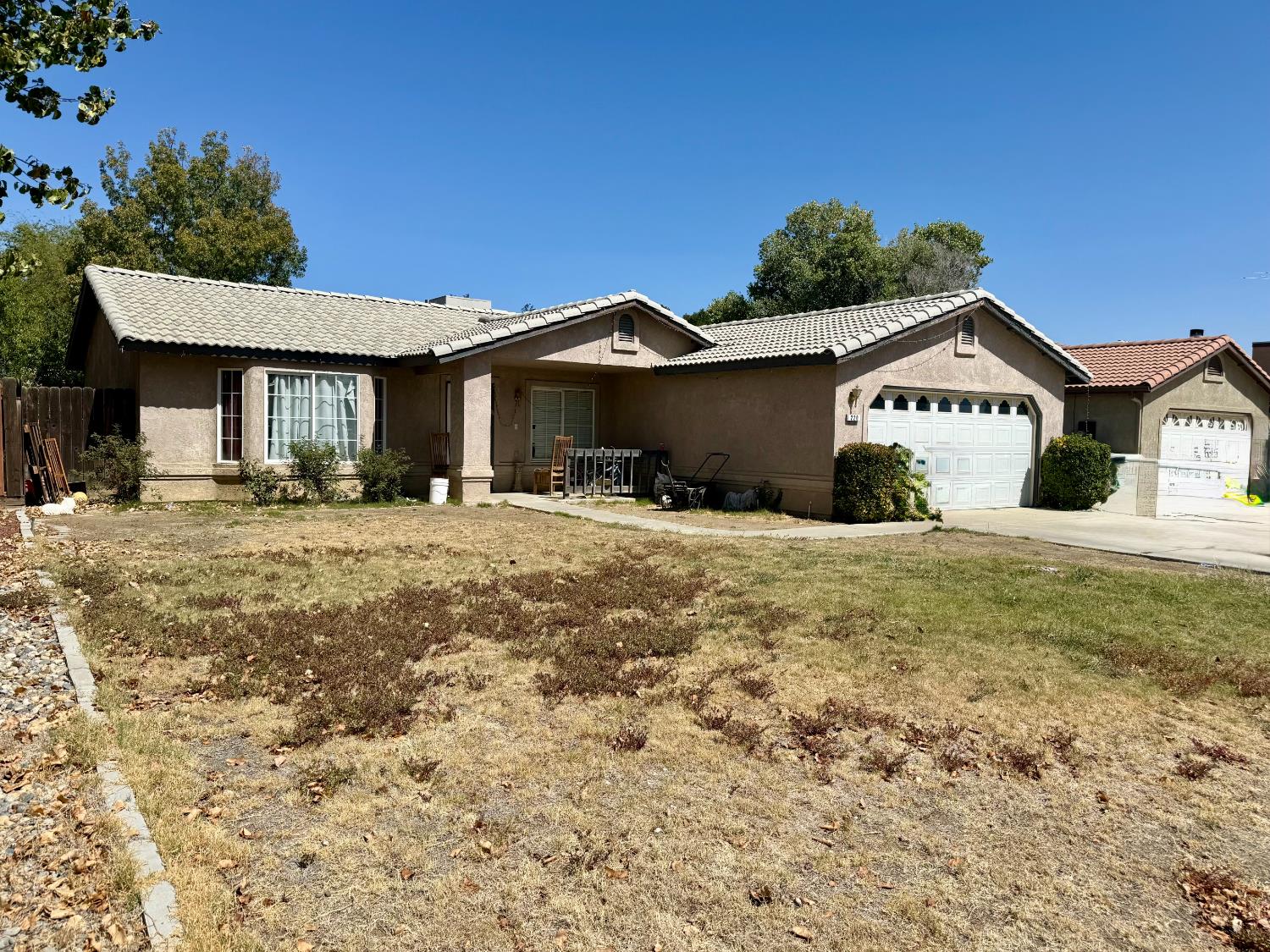 220 Walker Ln, Coalinga, CA 93210