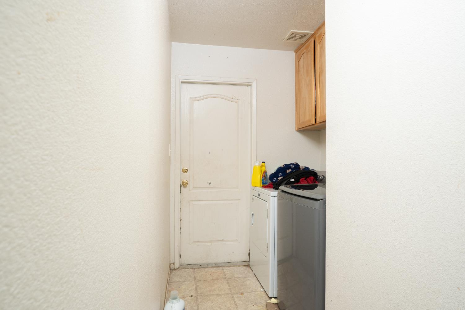 220 Walker Ln, Coalinga, CA 93210