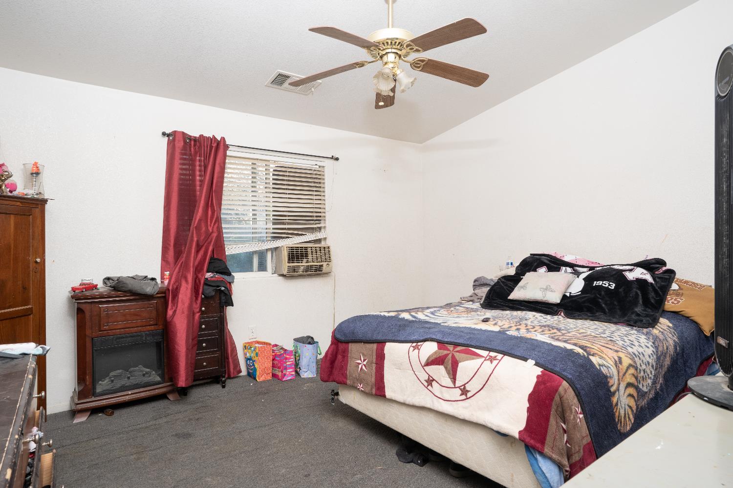 220 Walker Ln, Coalinga, CA 93210