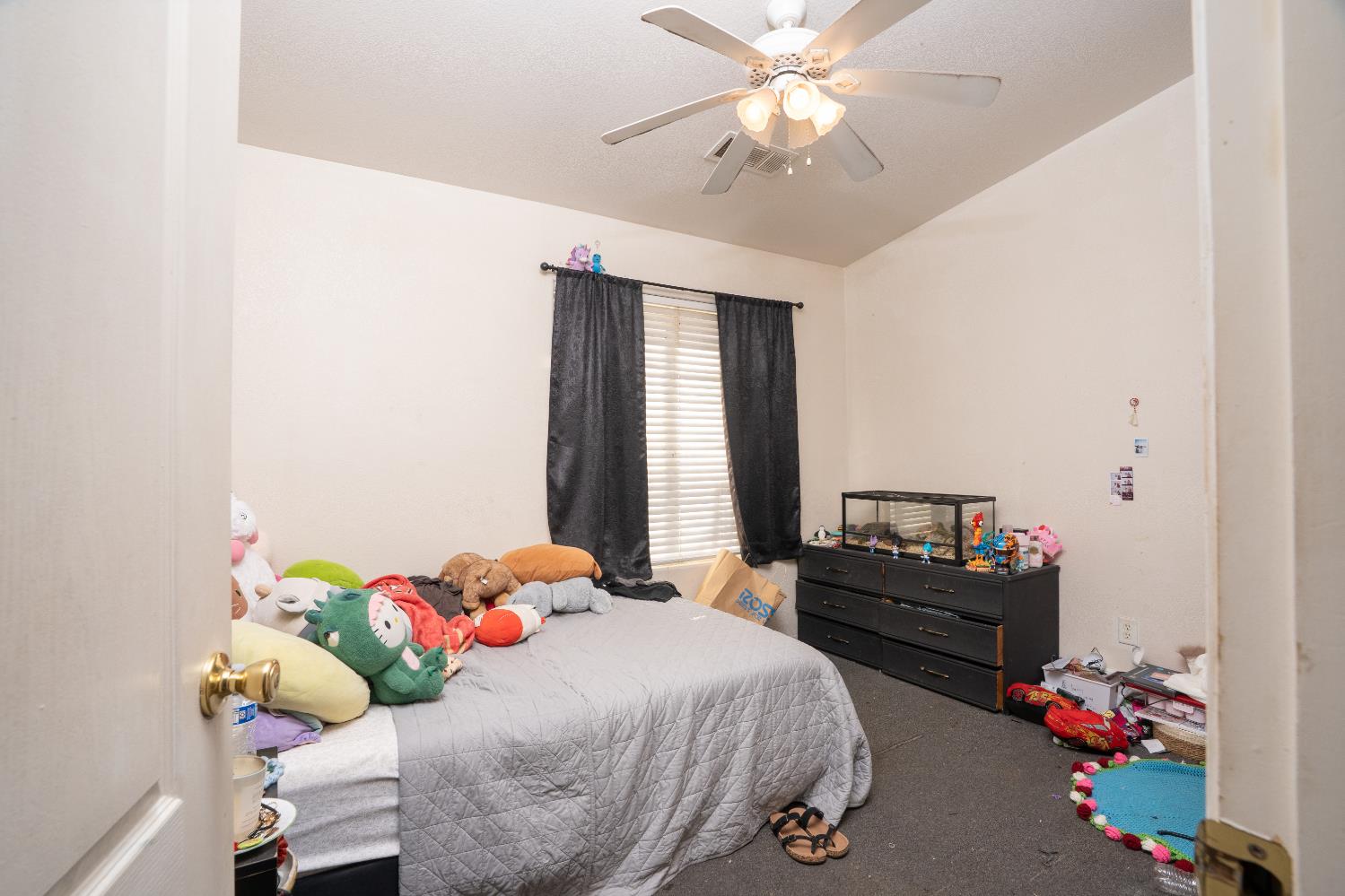 220 Walker Ln, Coalinga, CA 93210