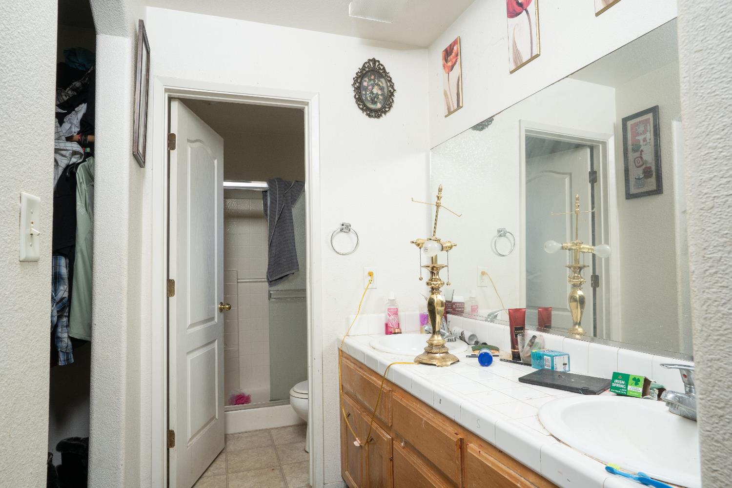 220 Walker Ln, Coalinga, CA 93210