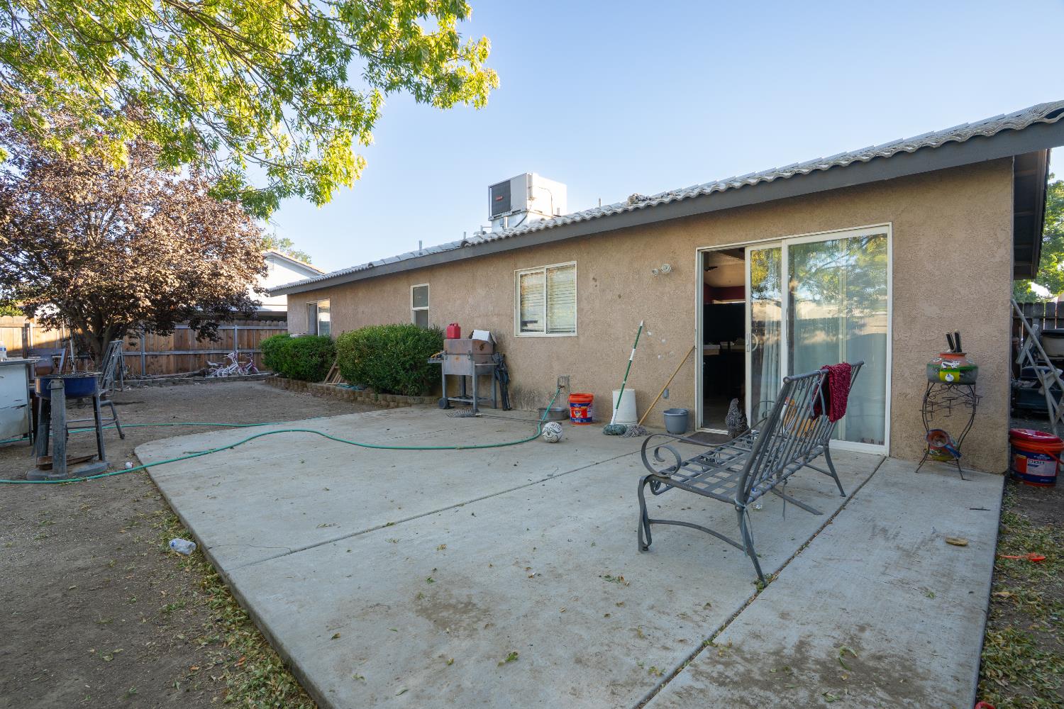 220 Walker Ln, Coalinga, CA 93210