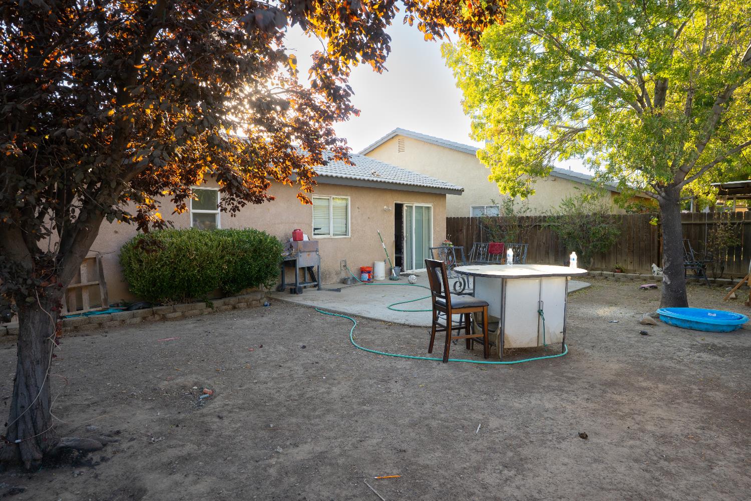 220 Walker Ln, Coalinga, CA 93210