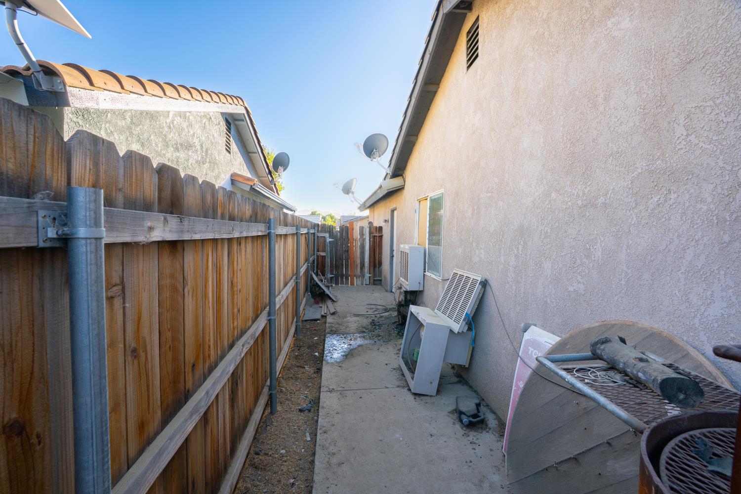 220 Walker Ln, Coalinga, CA 93210
