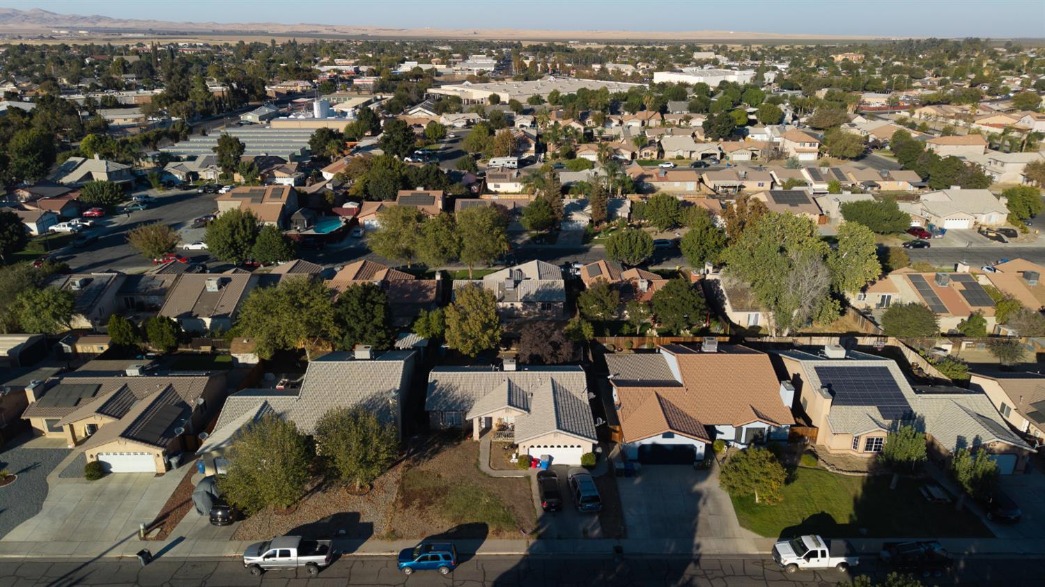 220 Walker Ln, Coalinga, CA 93210