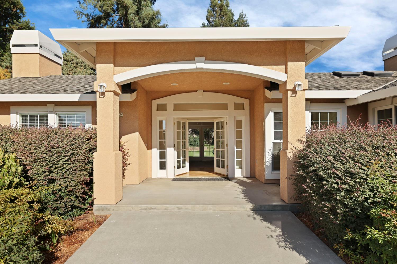10009 Country Oak Ct, Oakdale, CA 95361