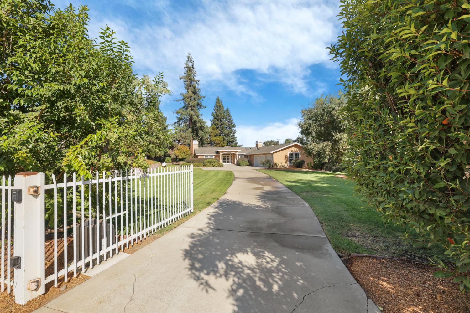 10009 Country Oak Ct, Oakdale, CA 95361