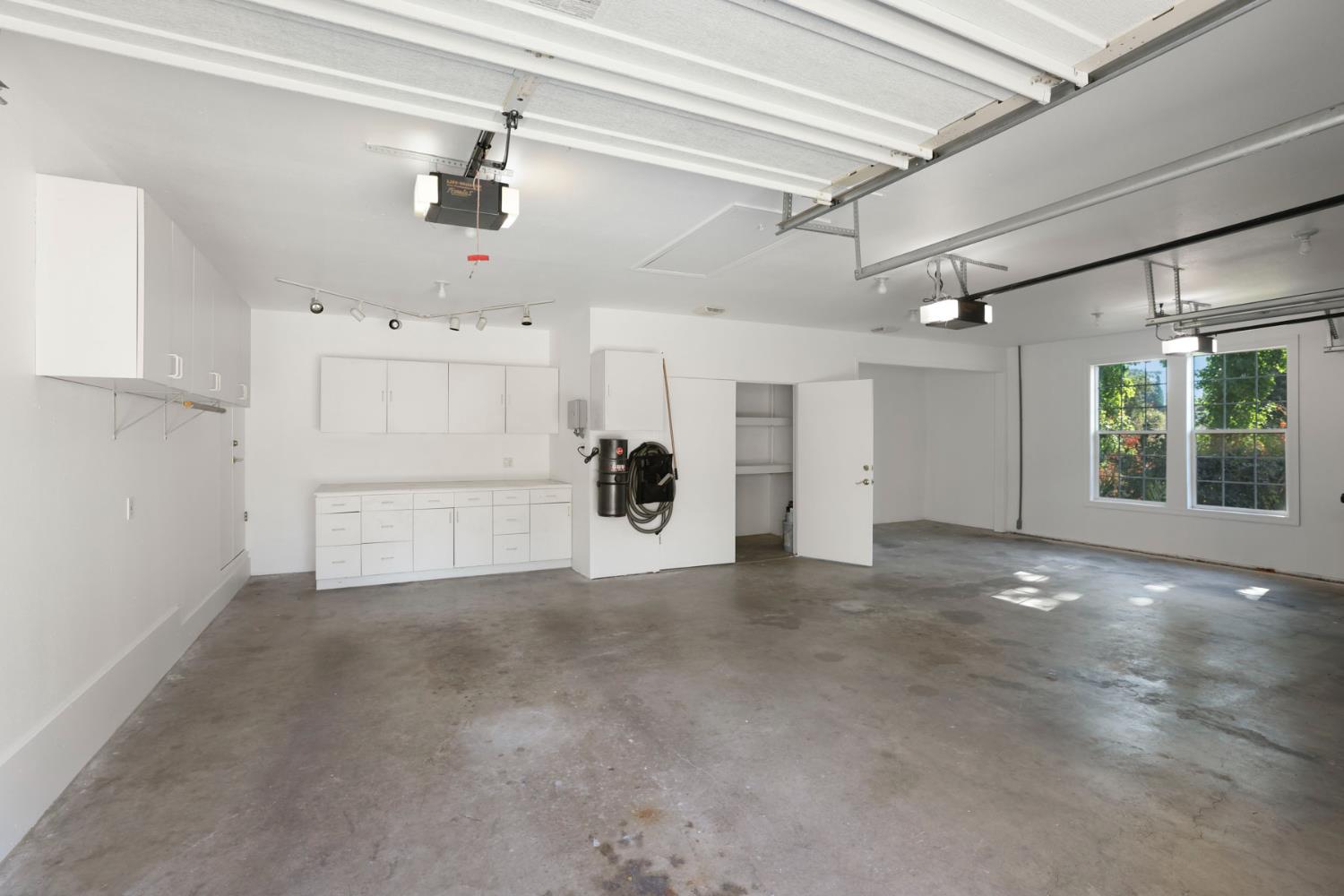 10009 Country Oak Ct, Oakdale, CA 95361