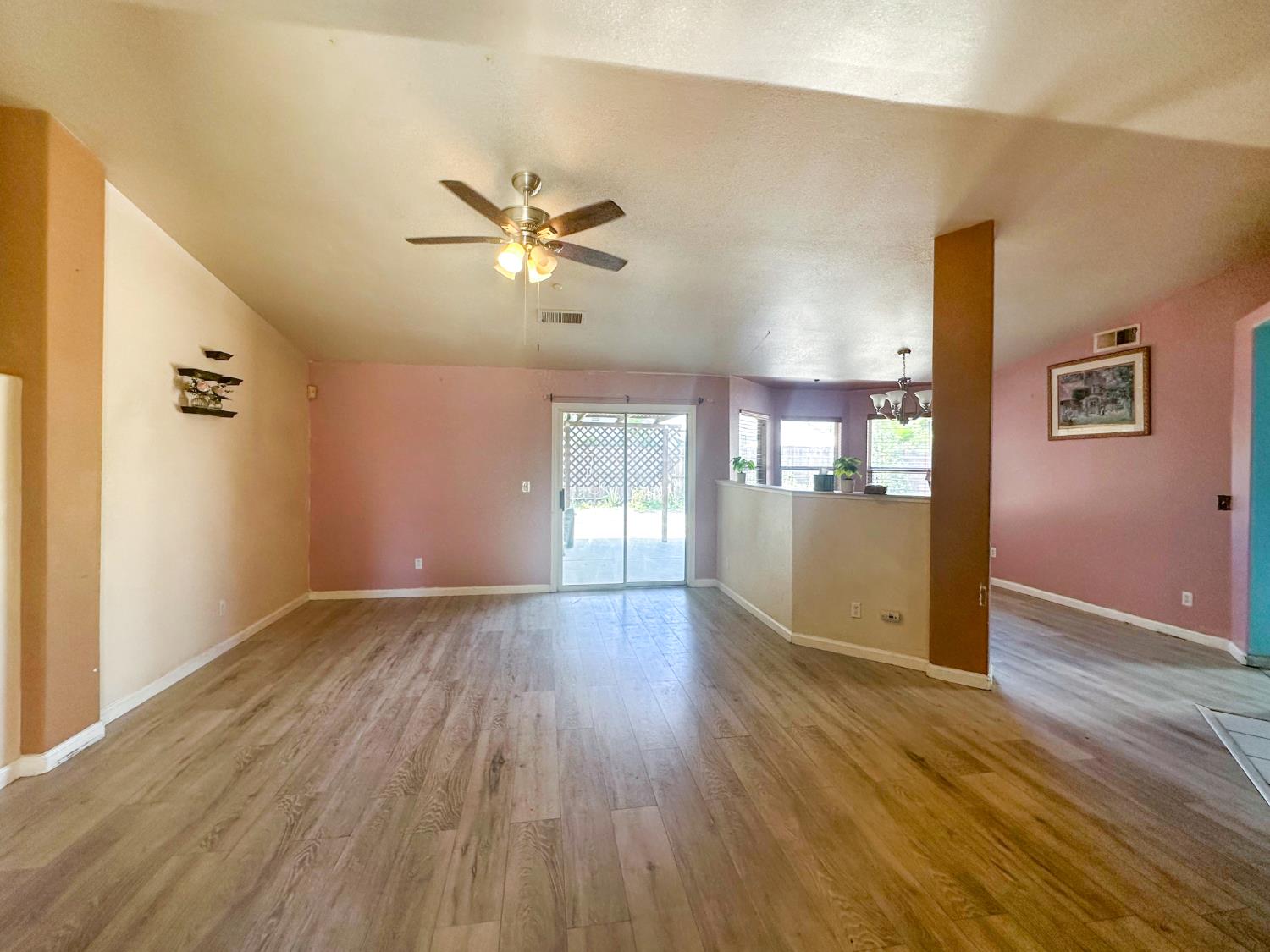 5457 N Ensanada Ave, Fresno, CA 93723