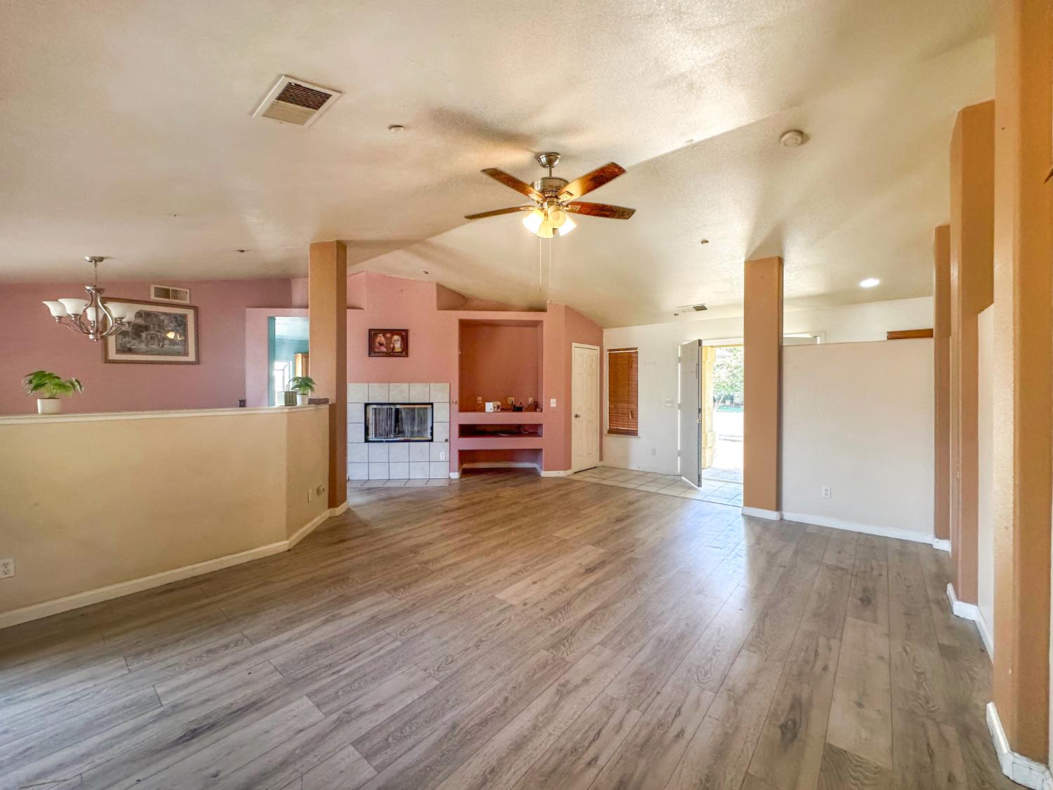 5457 N Ensanada Ave, Fresno, CA 93723