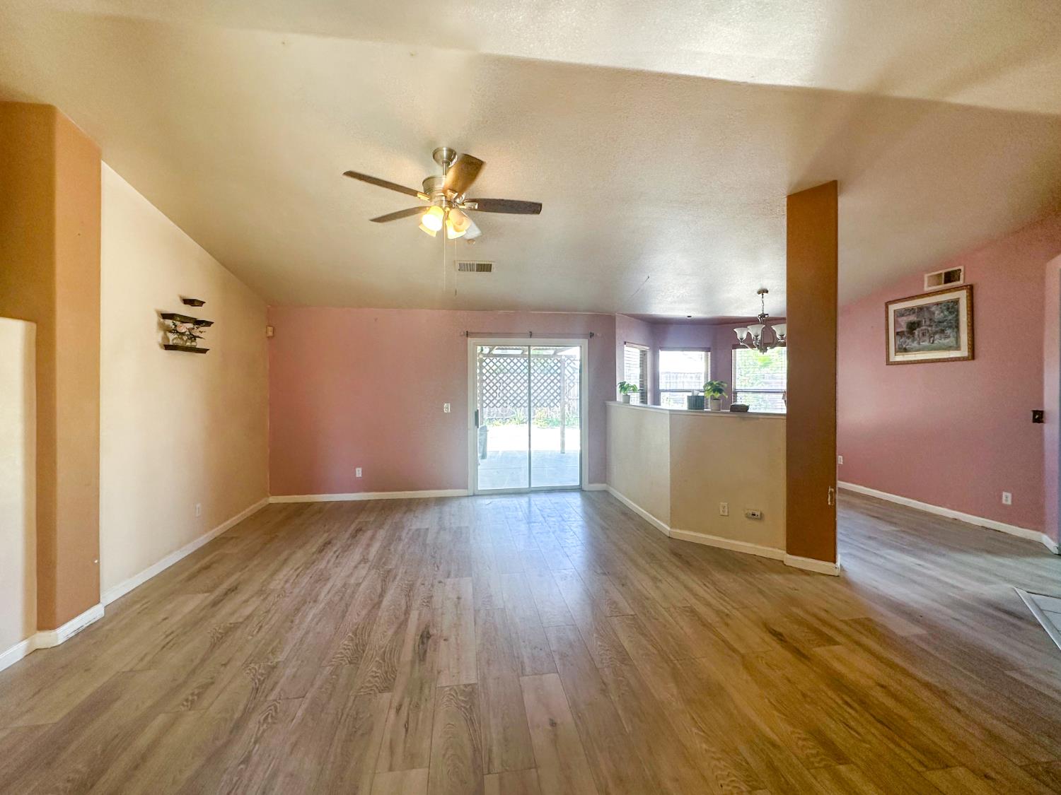 5457 N Ensanada Ave, Fresno, CA 93723