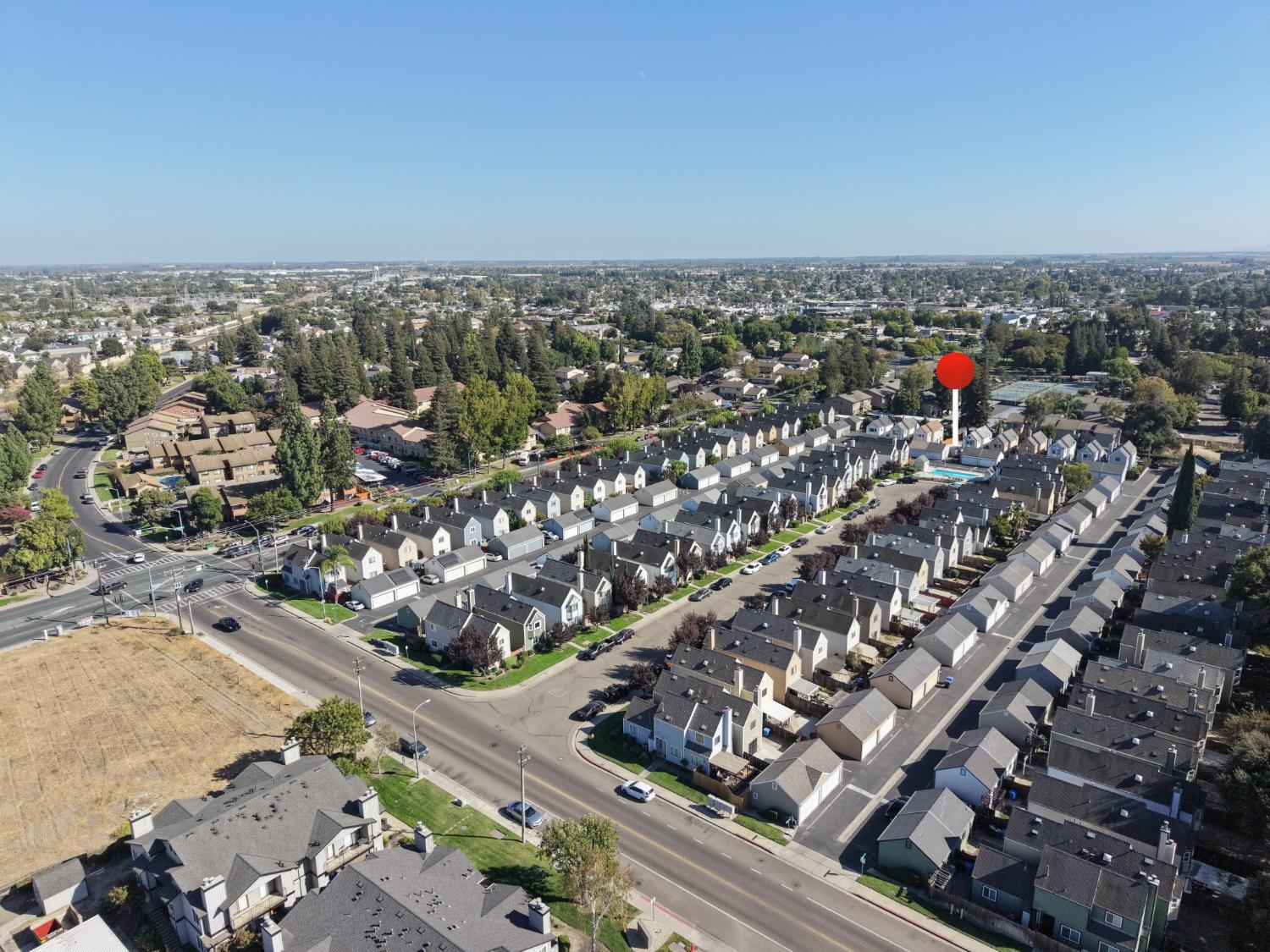 402 Golf Cir #E, Manteca, CA 95337