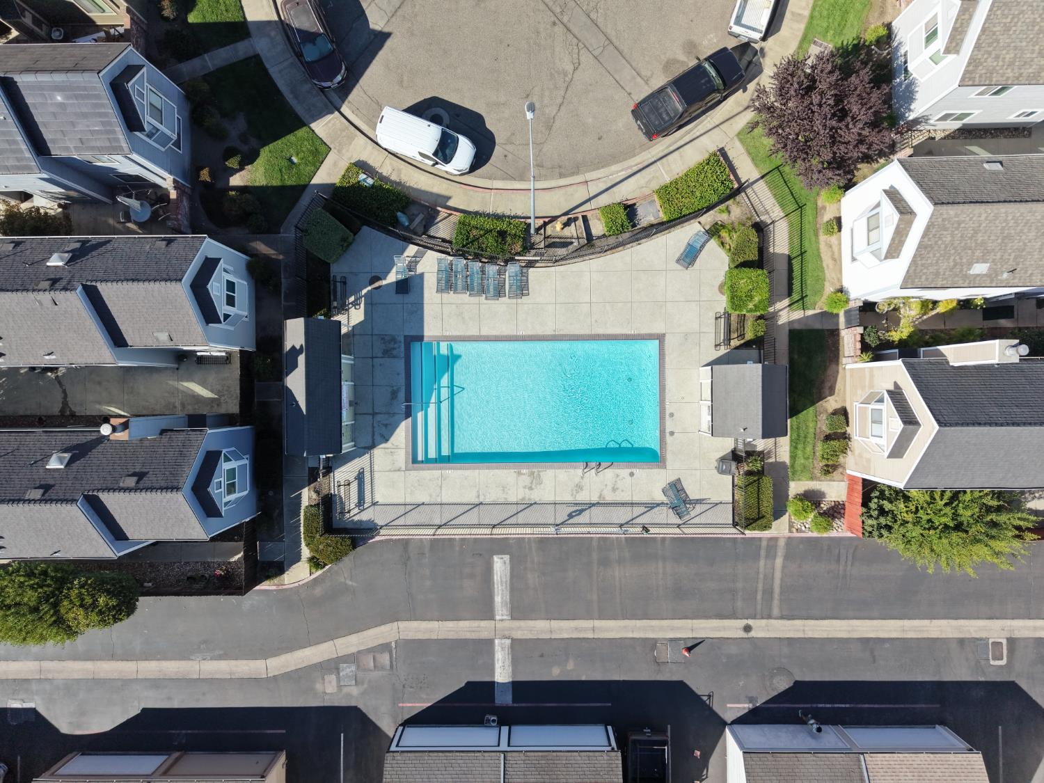 402 Golf Cir #E, Manteca, CA 95337