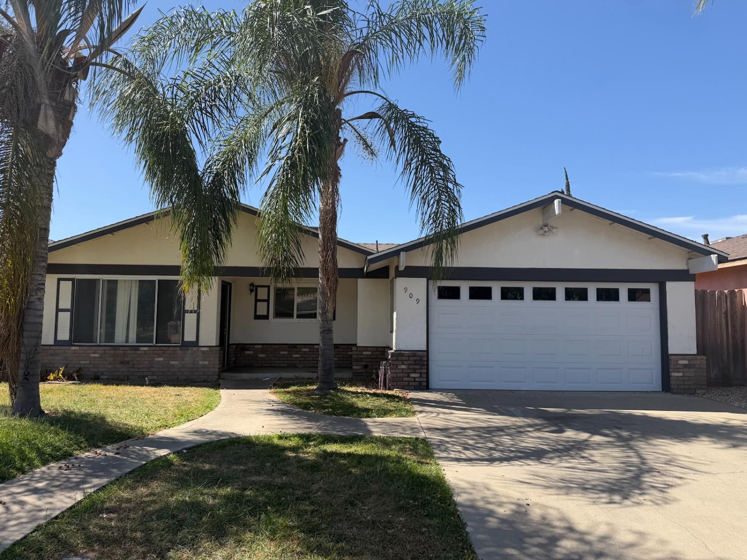 909 Crippen Ave, Modesto, CA 95351