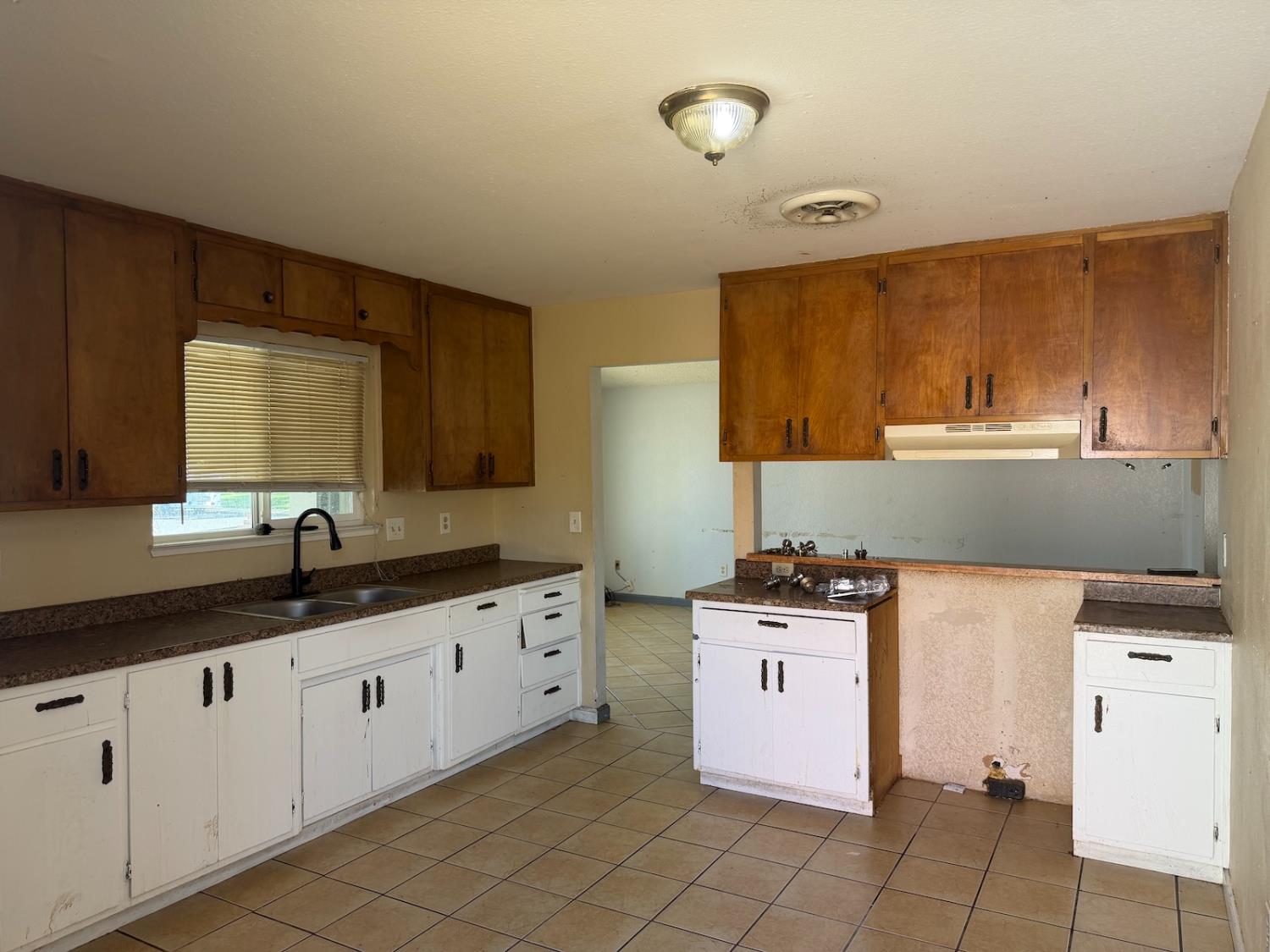 909 Crippen Ave, Modesto, CA 95351