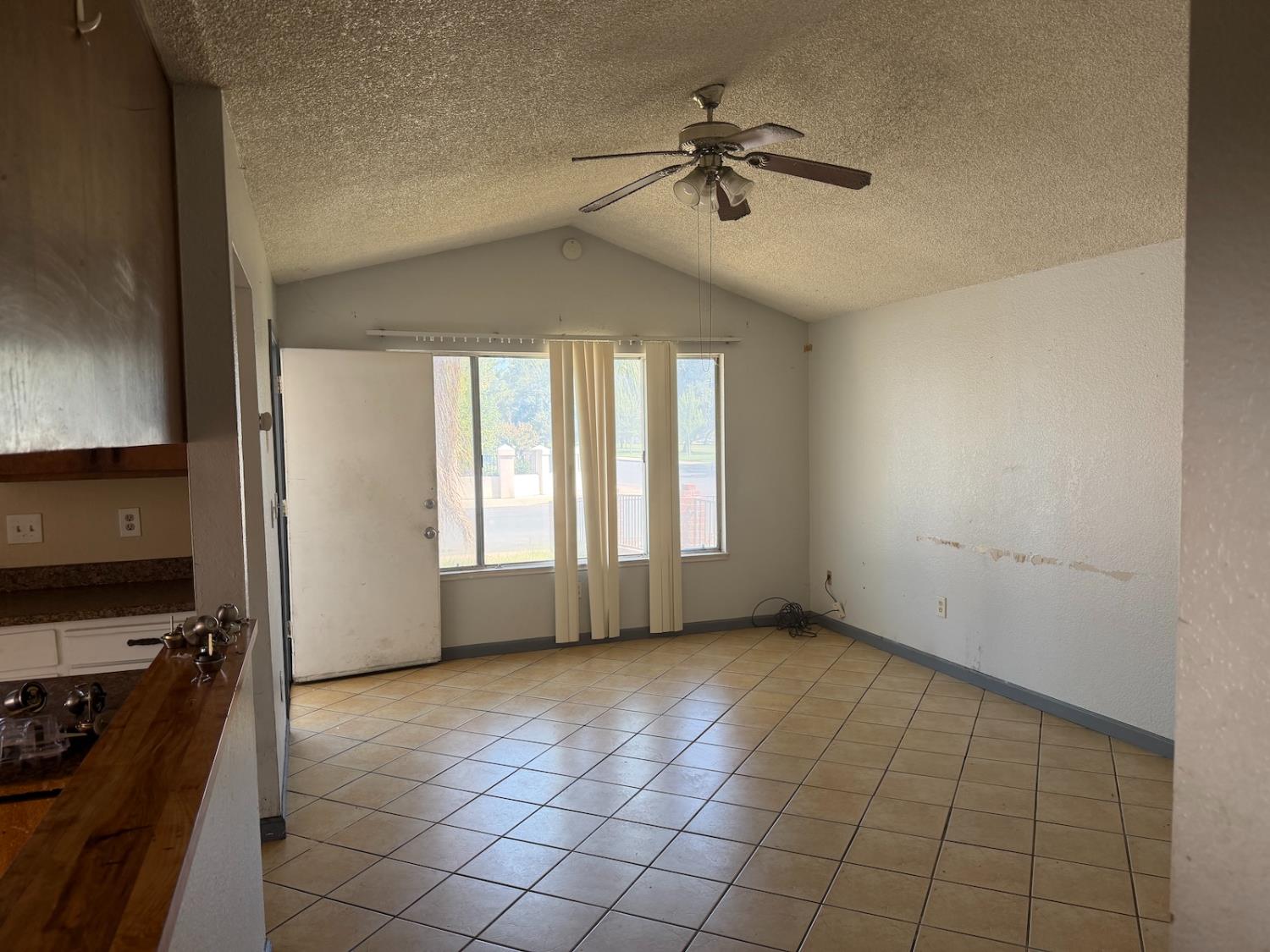 909 Crippen Ave, Modesto, CA 95351