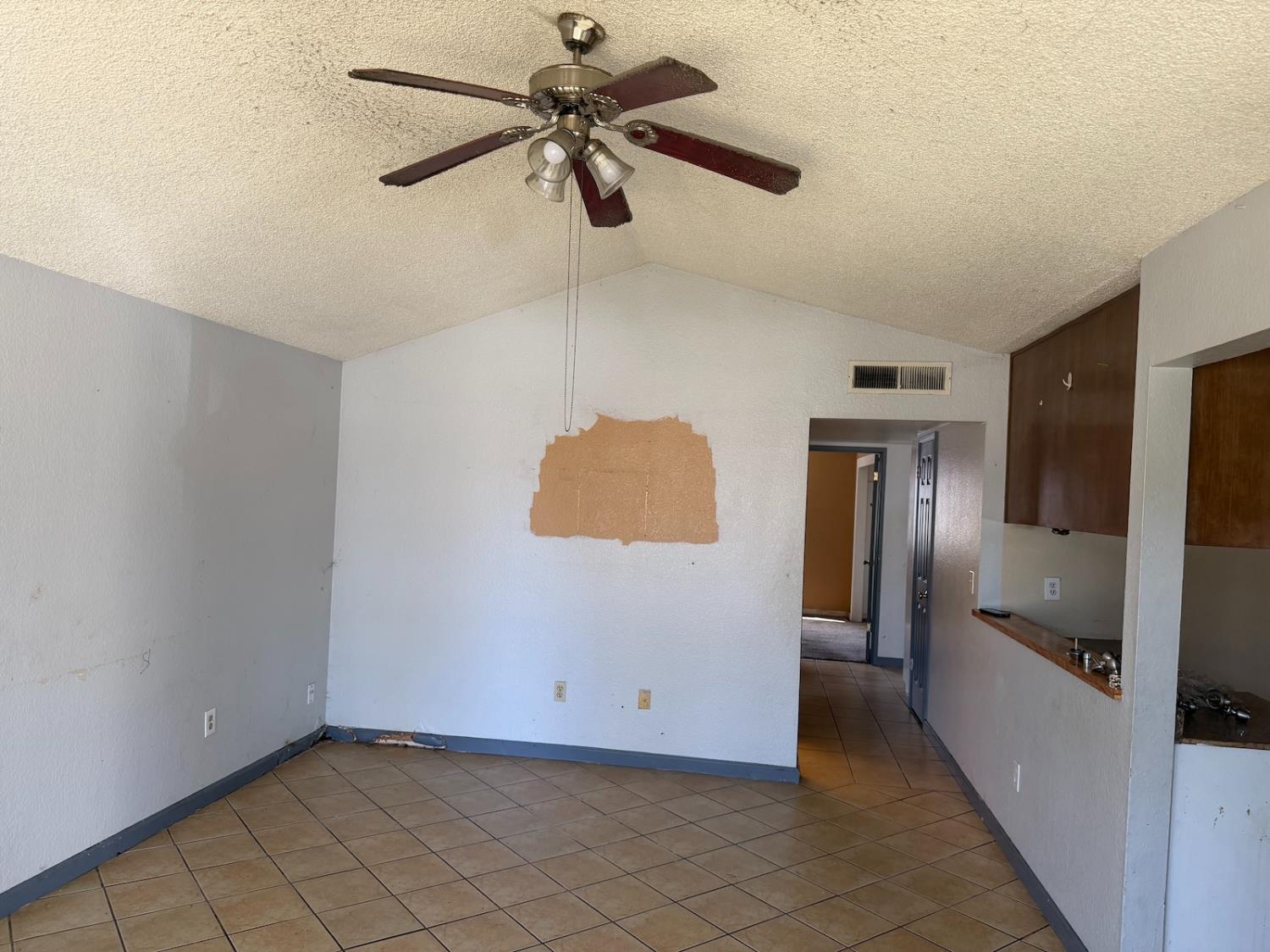 909 Crippen Ave, Modesto, CA 95351