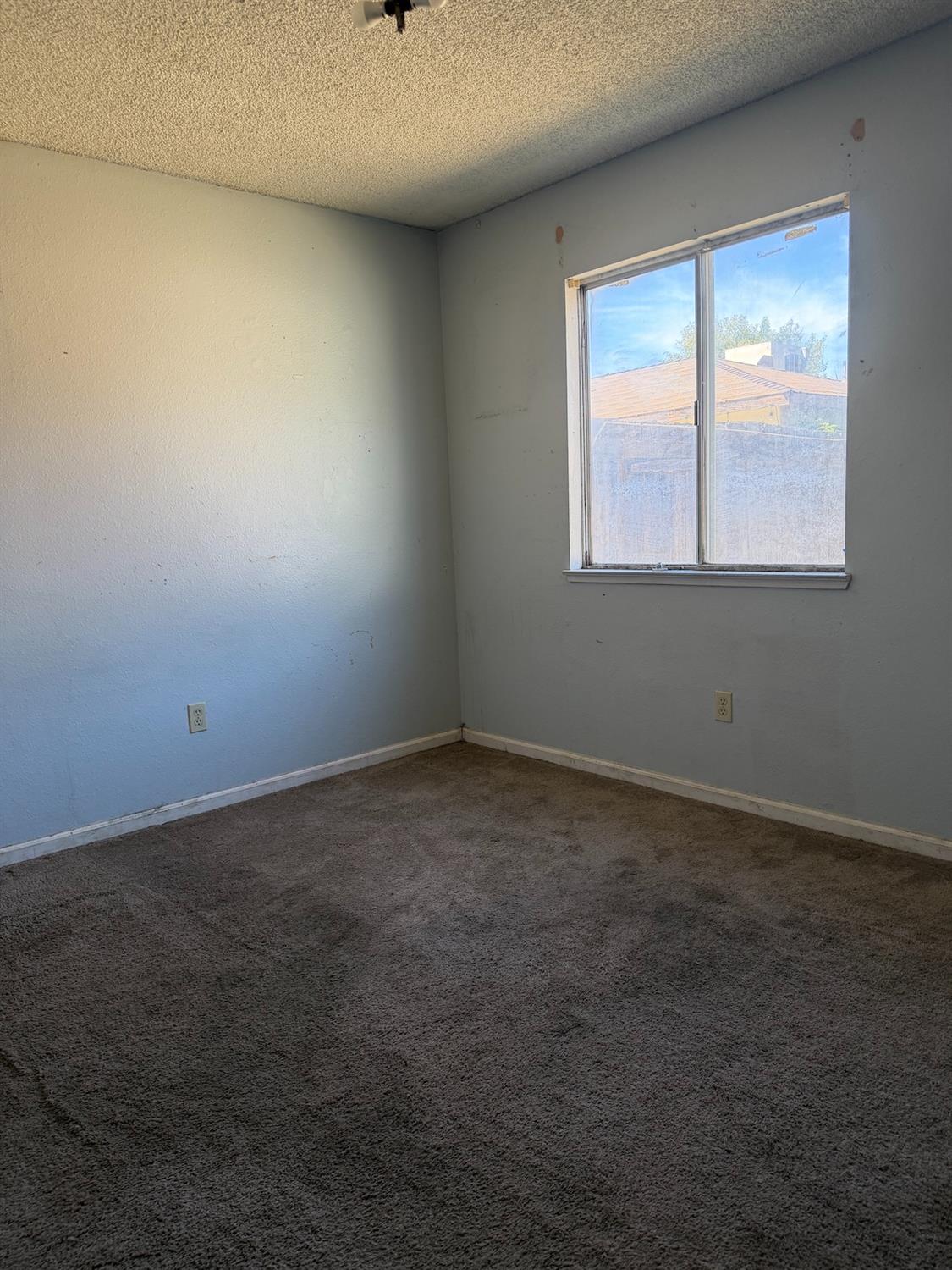 909 Crippen Ave, Modesto, CA 95351