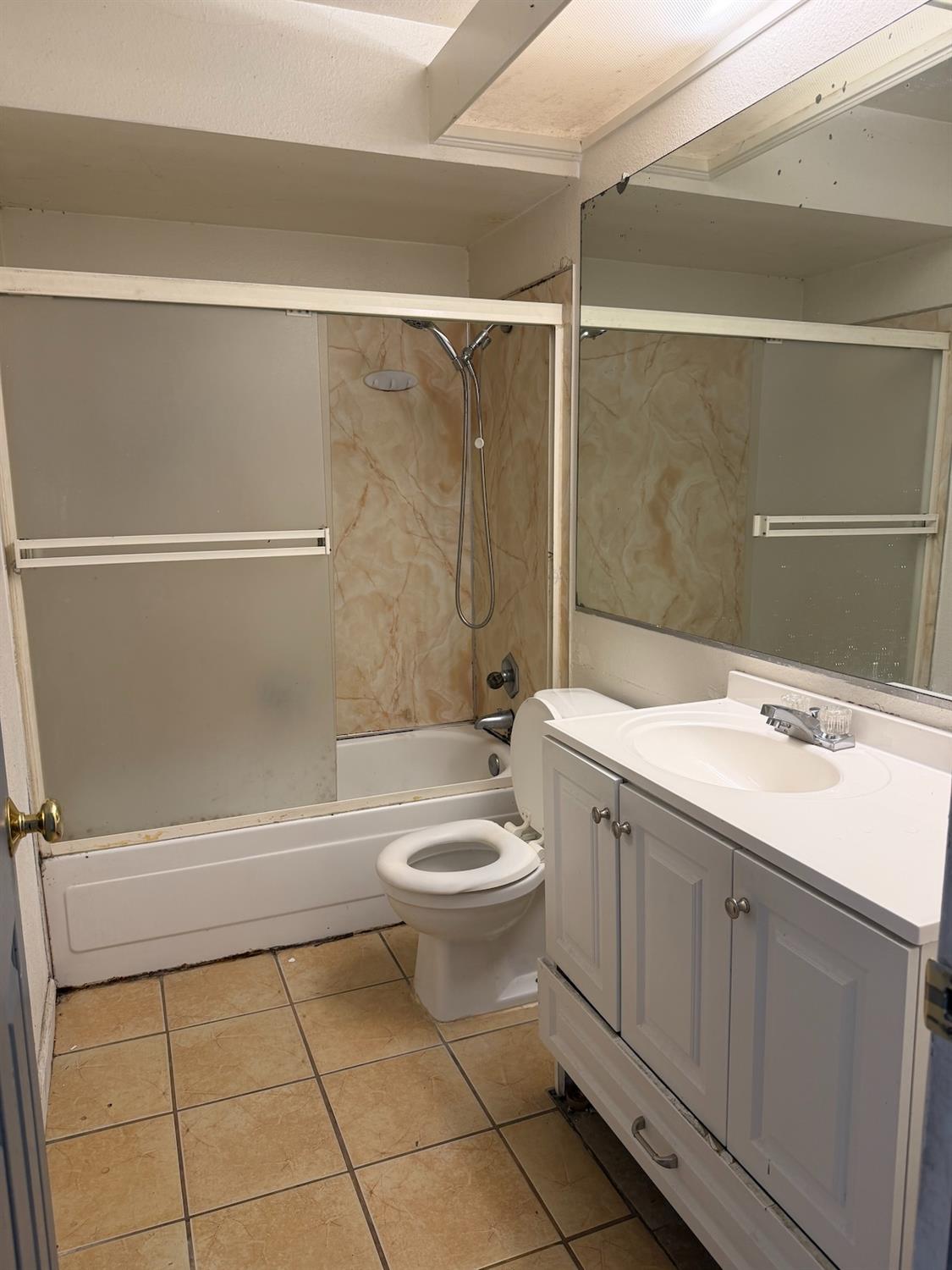 909 Crippen Ave, Modesto, CA 95351