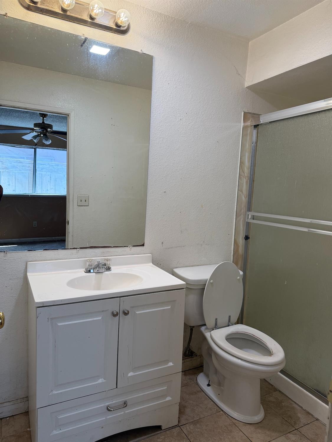 909 Crippen Ave, Modesto, CA 95351