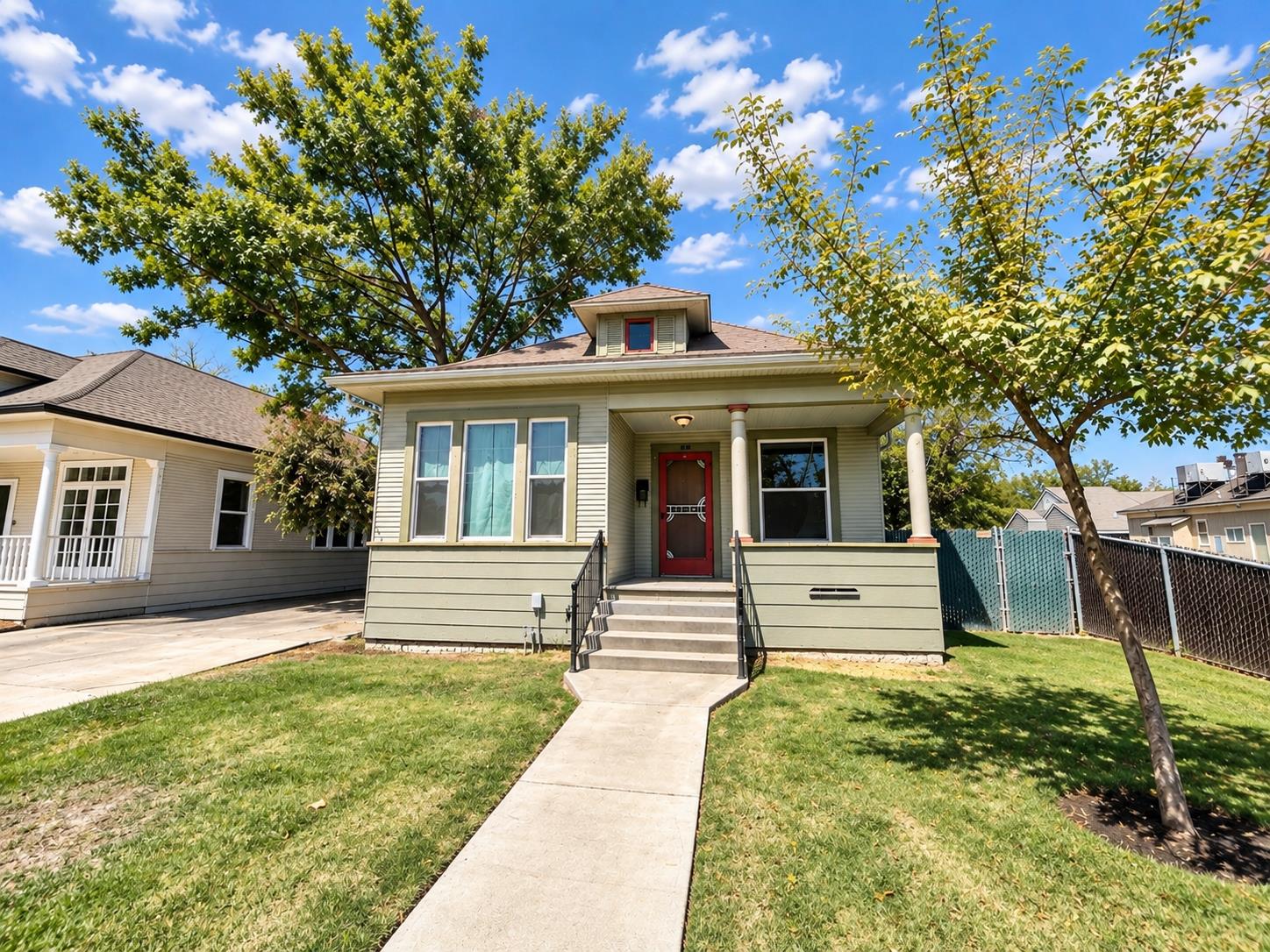 110 W Myrtle St, Hanford, CA 93230