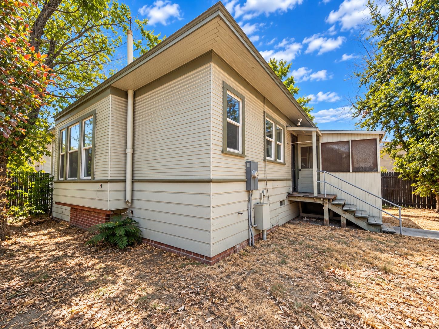 110 W Myrtle St, Hanford, CA 93230