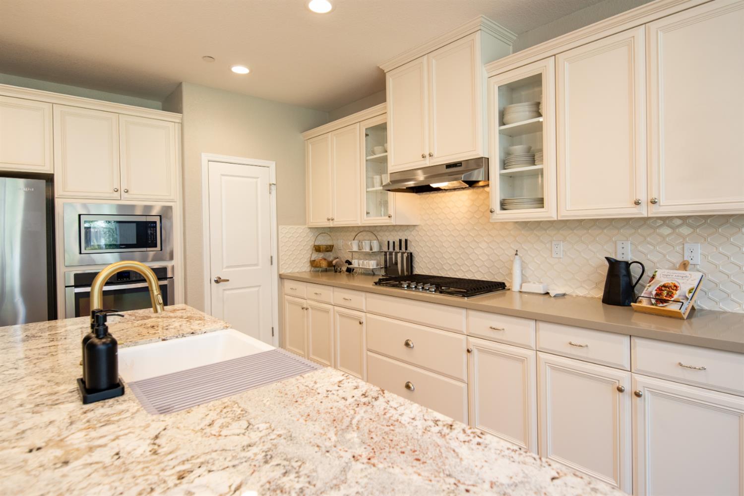 333 Franklin Ln, Ripon, CA 95366
