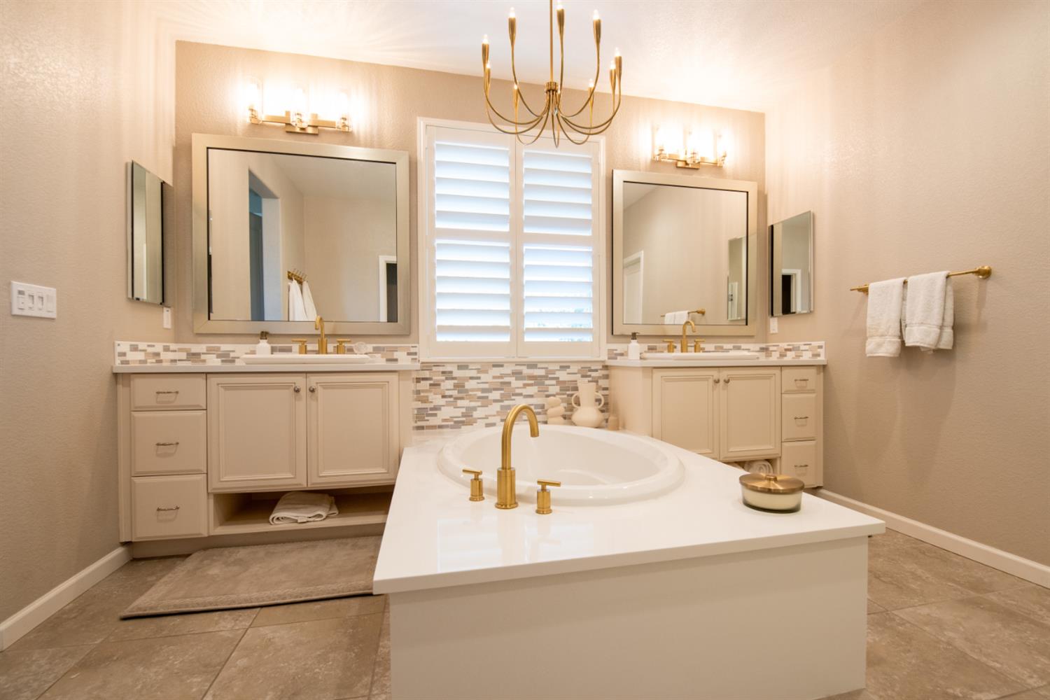 333 Franklin Ln, Ripon, CA 95366