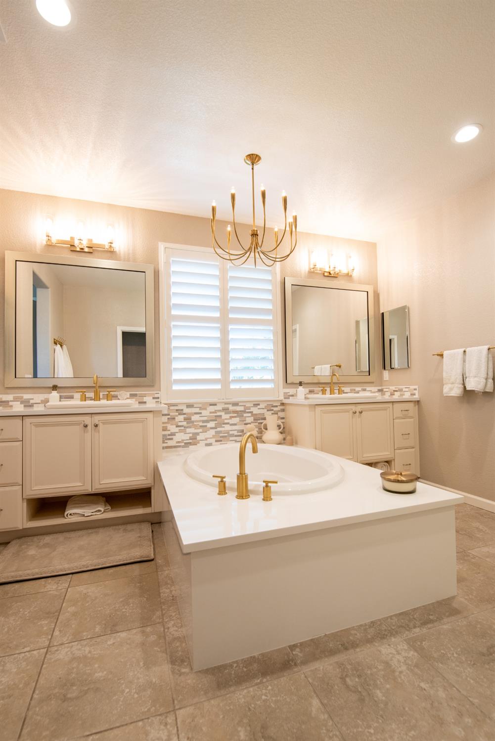 333 Franklin Ln, Ripon, CA 95366