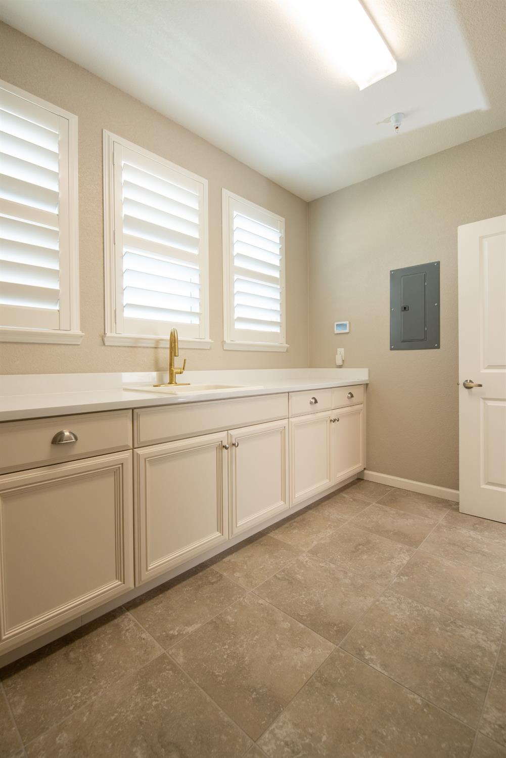 333 Franklin Ln, Ripon, CA 95366