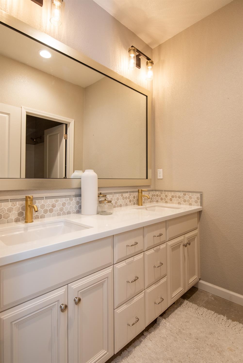333 Franklin Ln, Ripon, CA 95366