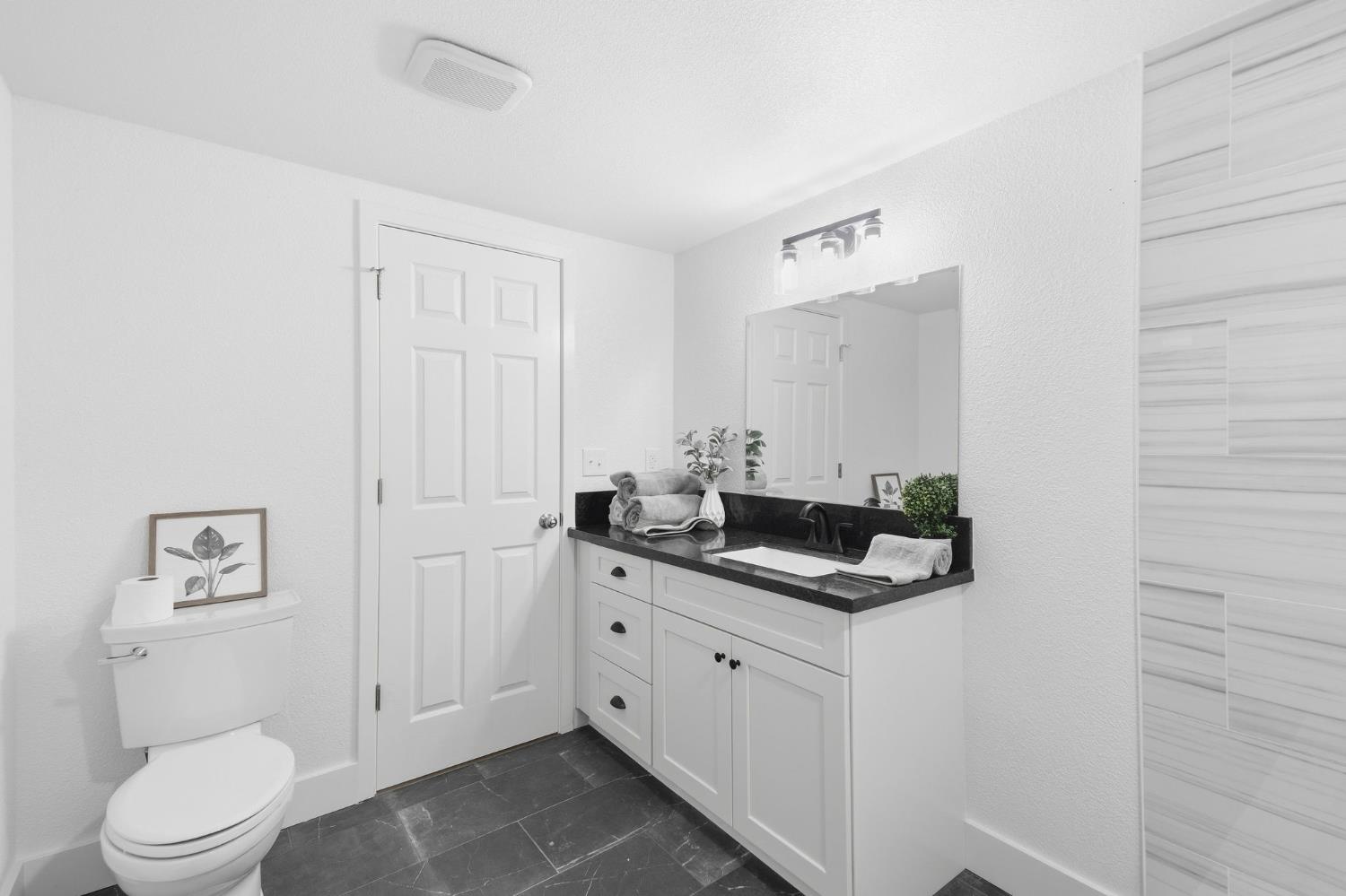 315 S J St, Madera, CA 93637