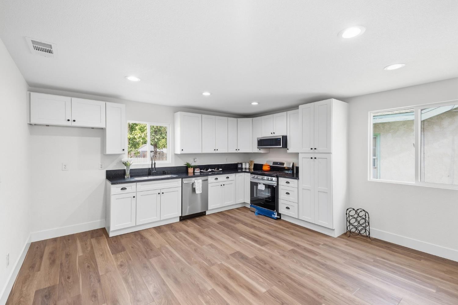 315 S J St, Madera, CA 93637