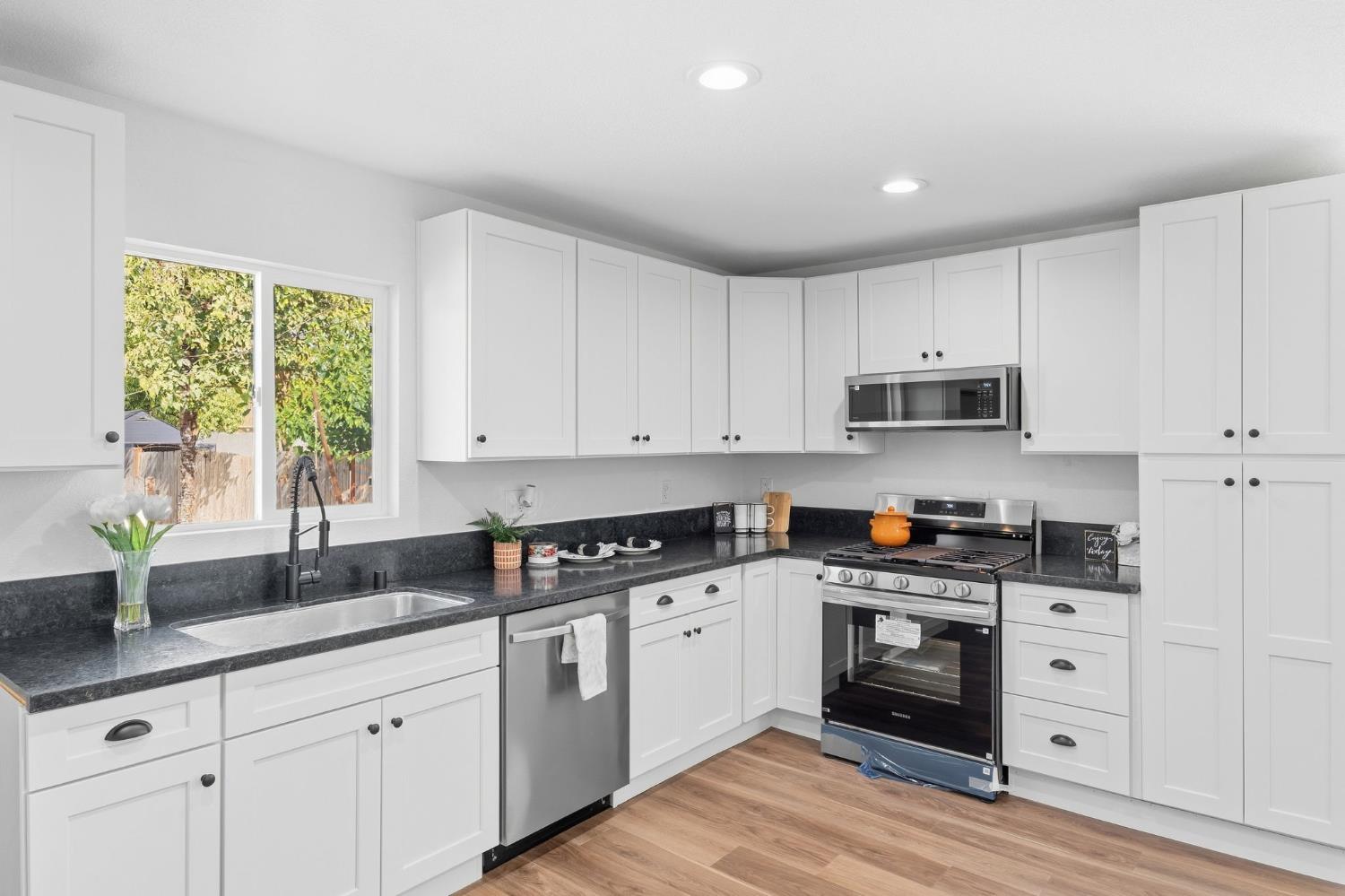 315 S J St, Madera, CA 93637