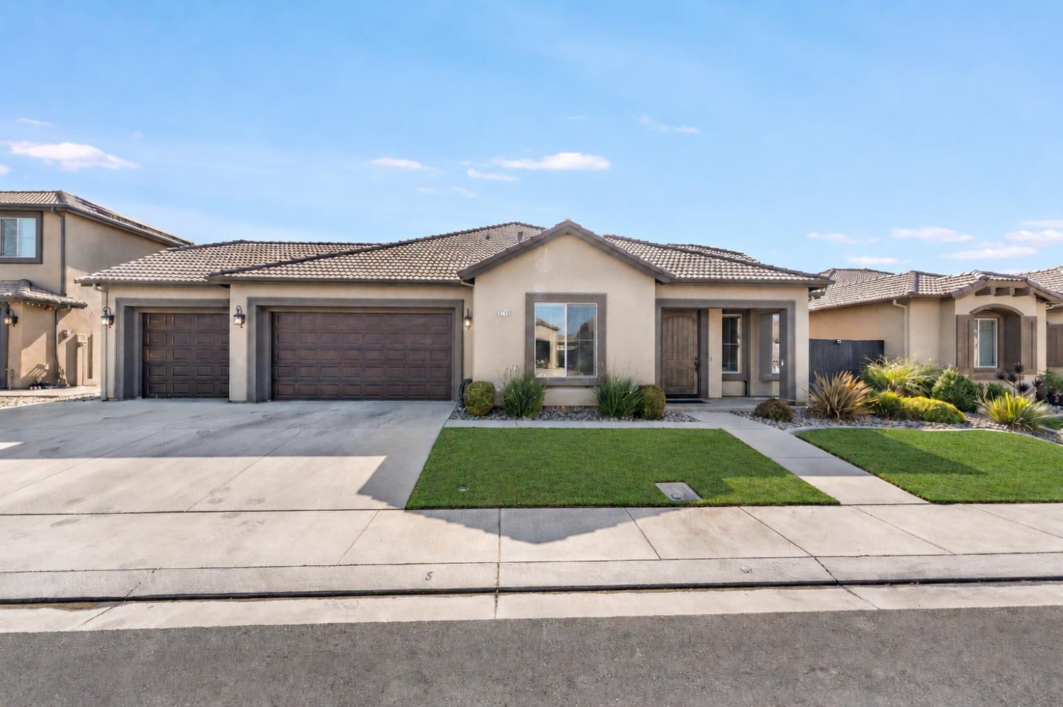 8738 N Bellagio Dr, Hilmar, CA 95324