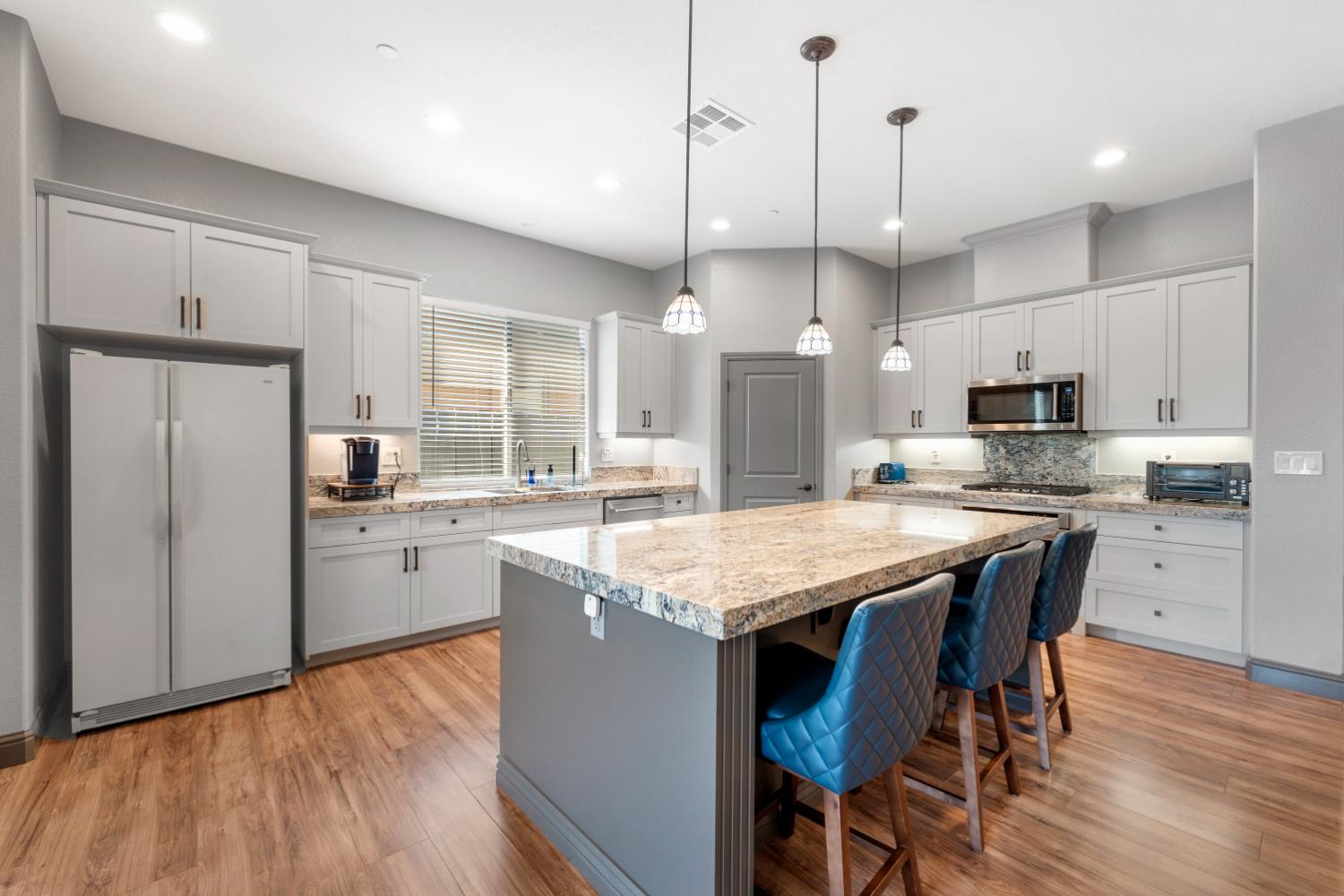 8738 N Bellagio Dr, Hilmar, CA 95324