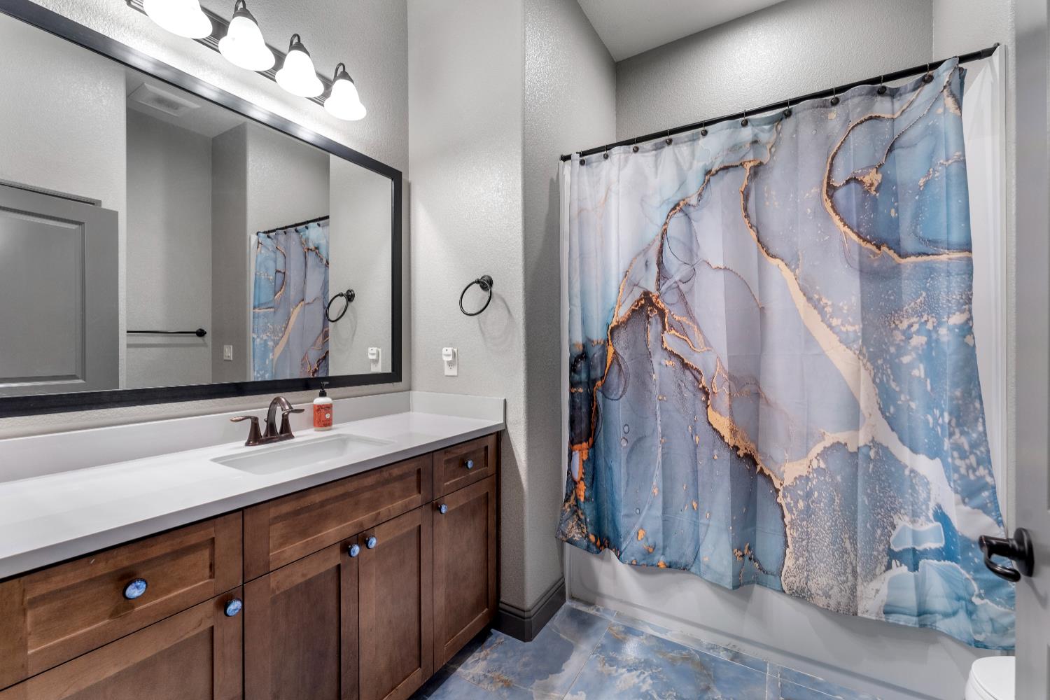 8738 N Bellagio Dr, Hilmar, CA 95324