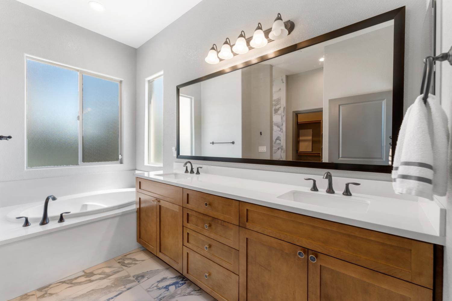 8738 N Bellagio Dr, Hilmar, CA 95324