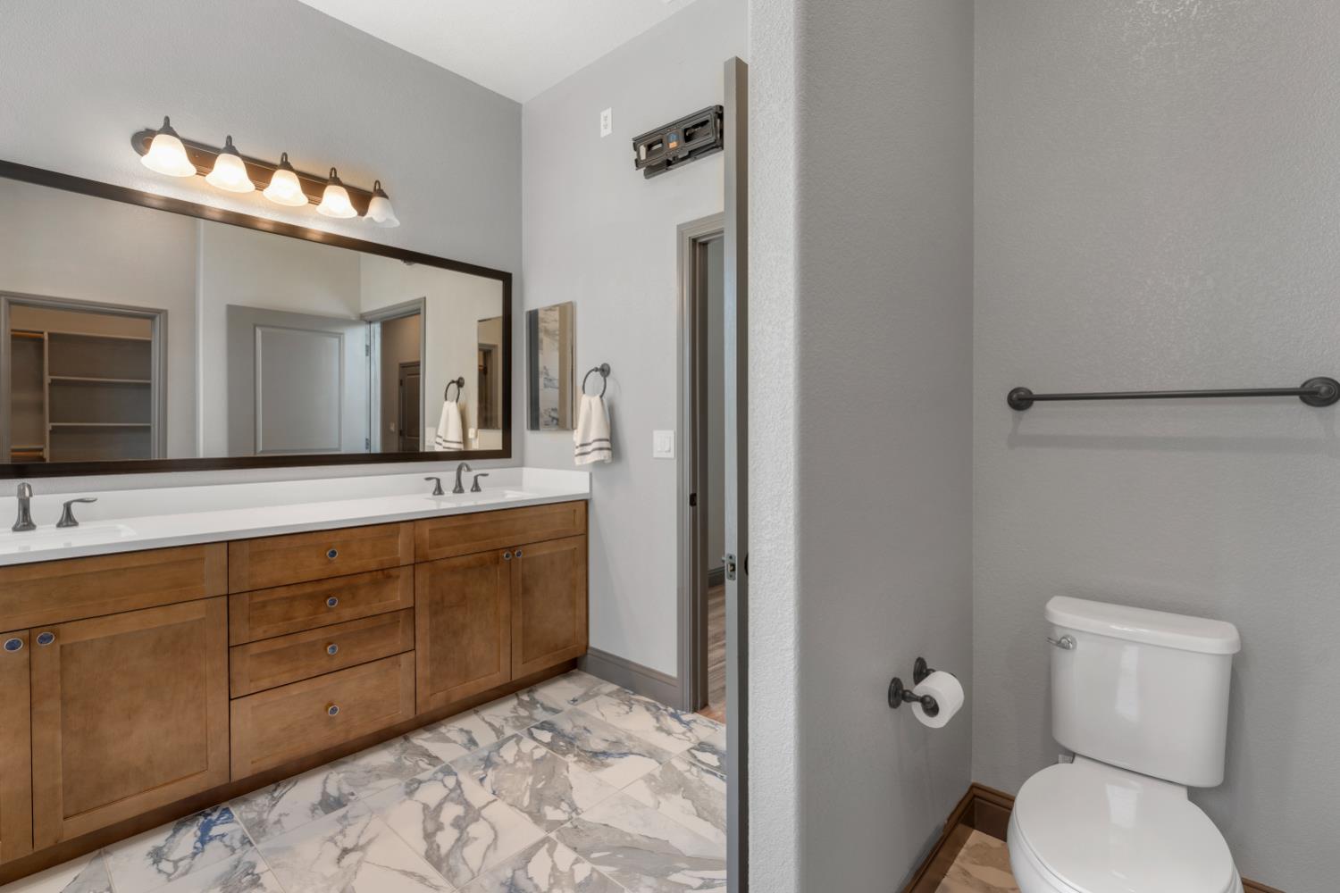 8738 N Bellagio Dr, Hilmar, CA 95324