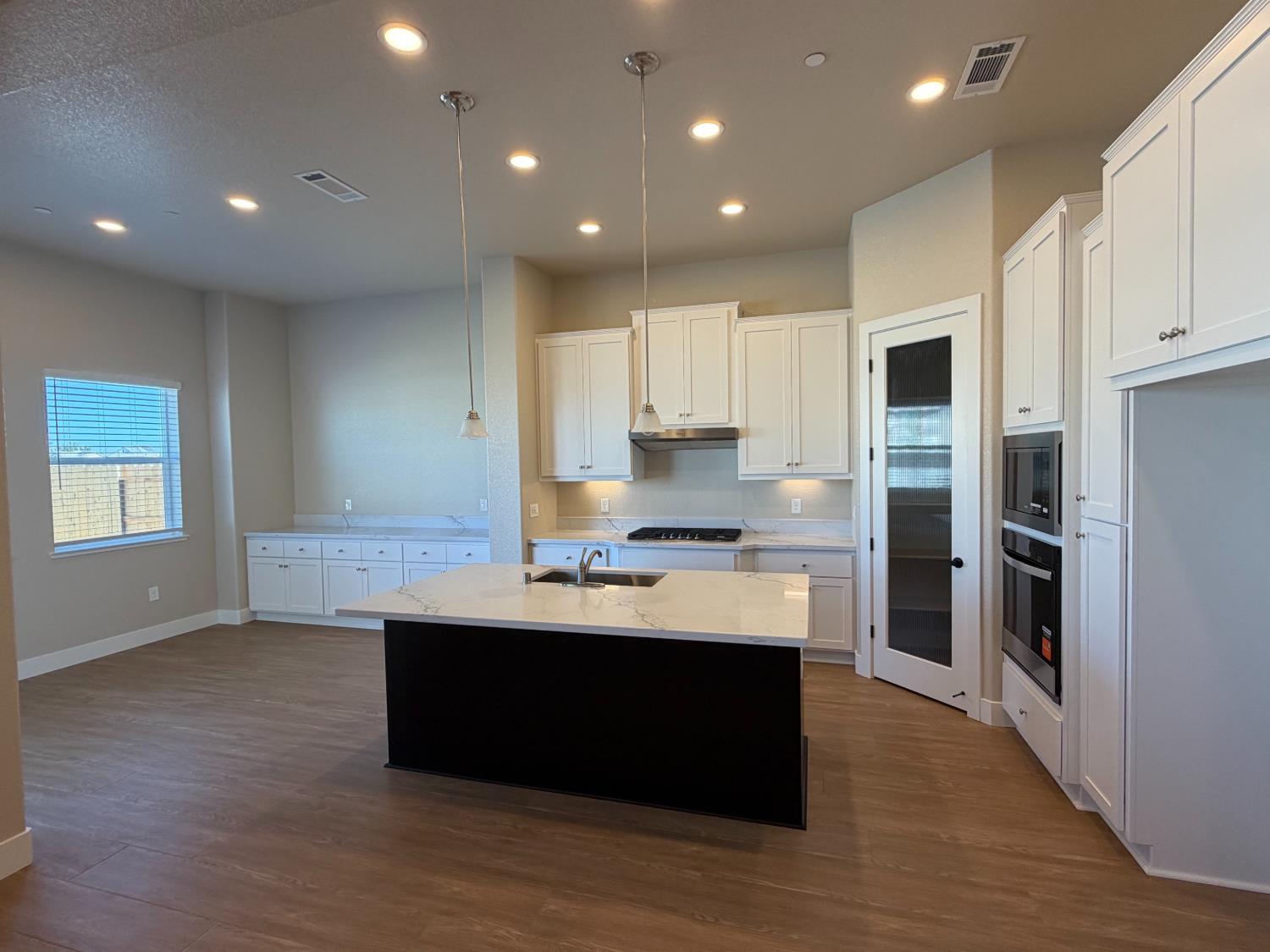 501 Dona Ana Dr, Manteca, CA 95337