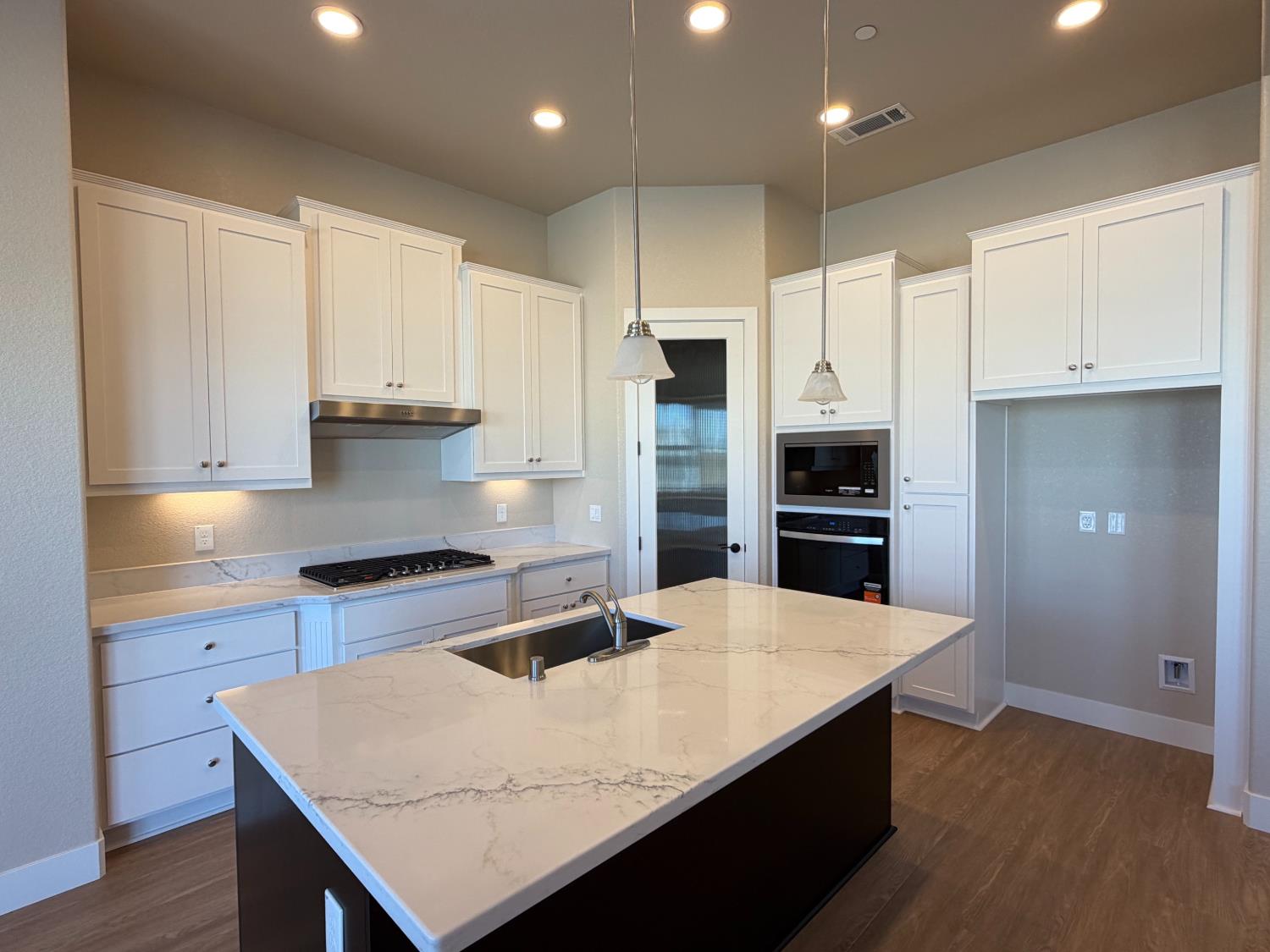 501 Dona Ana Dr, Manteca, CA 95337