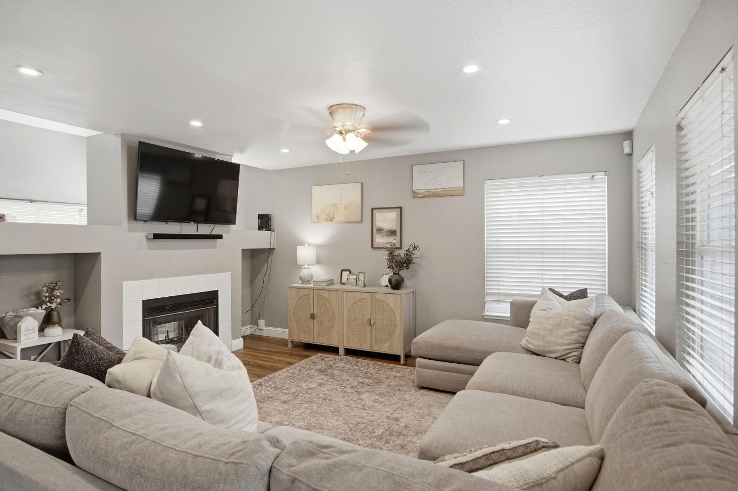 1211 Aristocrat Dr, Ceres, CA 95307