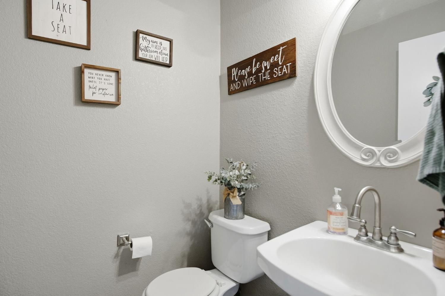 1211 Aristocrat Dr, Ceres, CA 95307