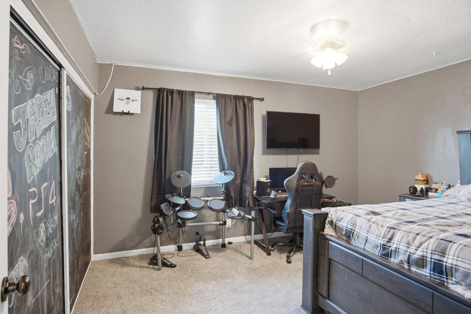 1211 Aristocrat Dr, Ceres, CA 95307