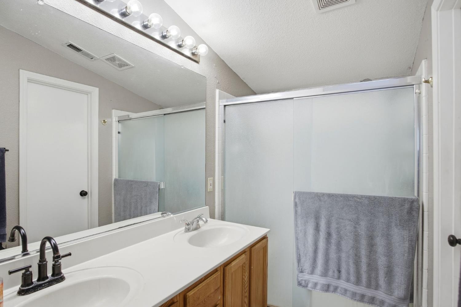 1211 Aristocrat Dr, Ceres, CA 95307