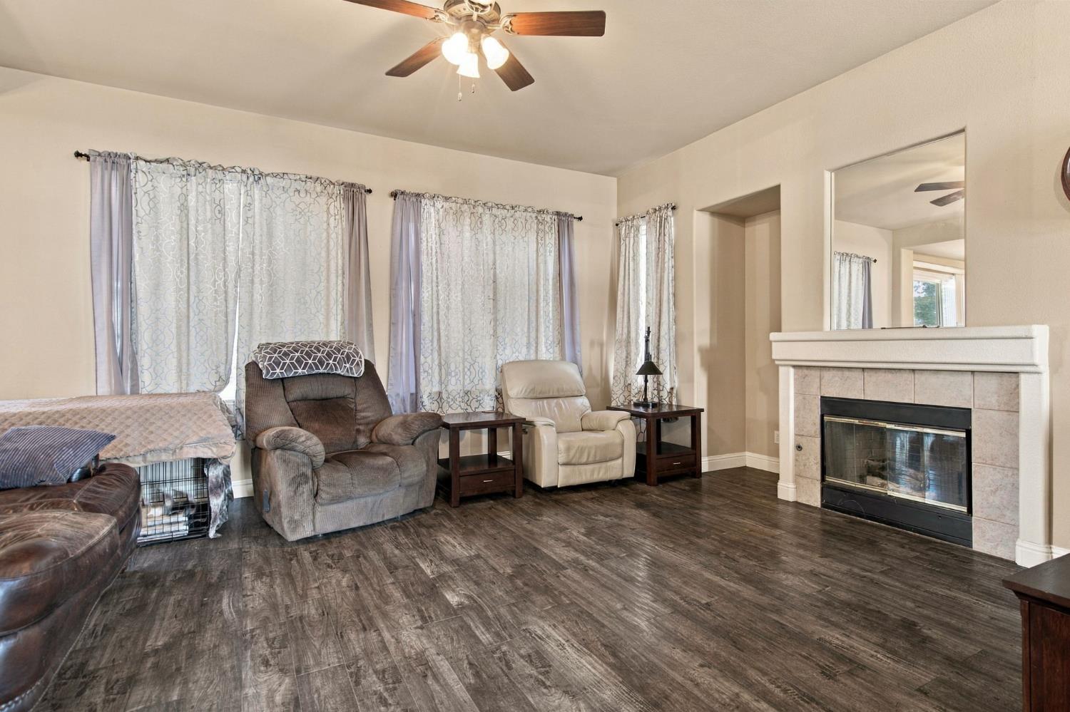 1953 Bolton Ln, Manteca, CA 95336