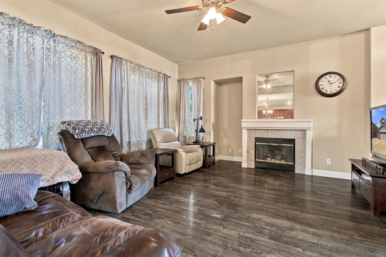 1953 Bolton Ln, Manteca, CA 95336